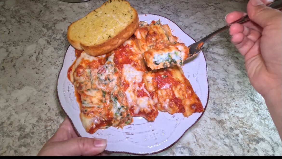 Cheese & Spinach Stuffed Manicotti!! Creamy & Delicious Pasta Dinner Recipe!