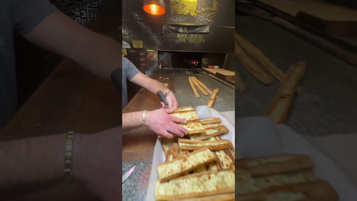 Küflü Peynirli Konya Pidesi