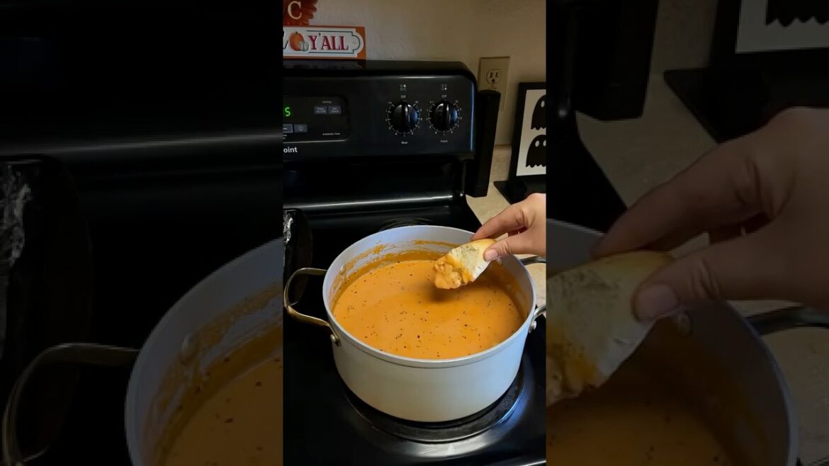 Making a creamy tomato tortellini soup #shorts Making a creamy tomato tortellini soup #shorts