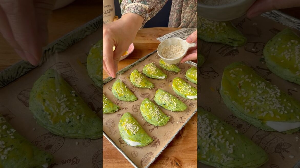 Buns with spinach and labne/ Labneli poğaça