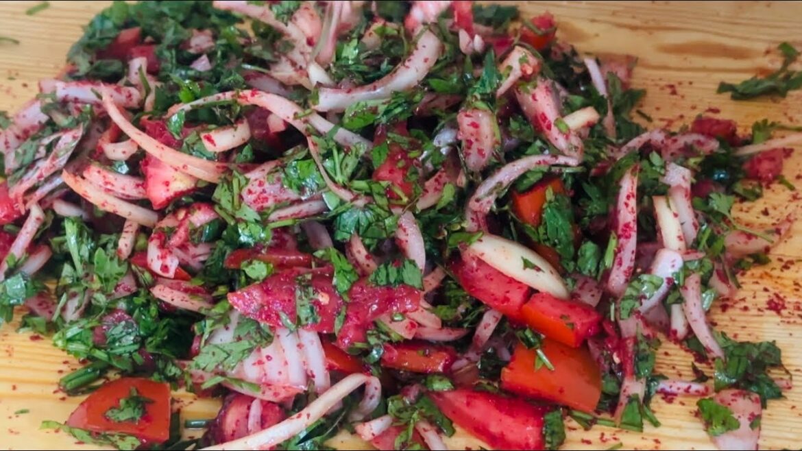 Delicious and Easy Tomato and Onion Salad with Sumac!
