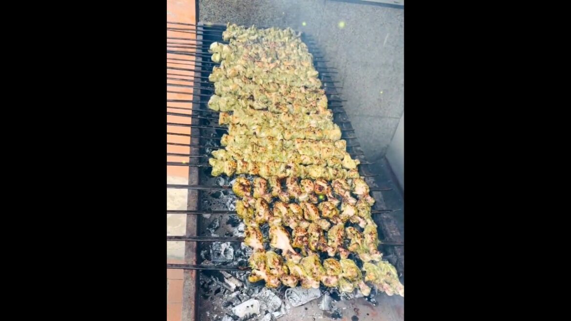 CHICKEN BBQ FOR EVERYONE. FOOD HEAVEN.