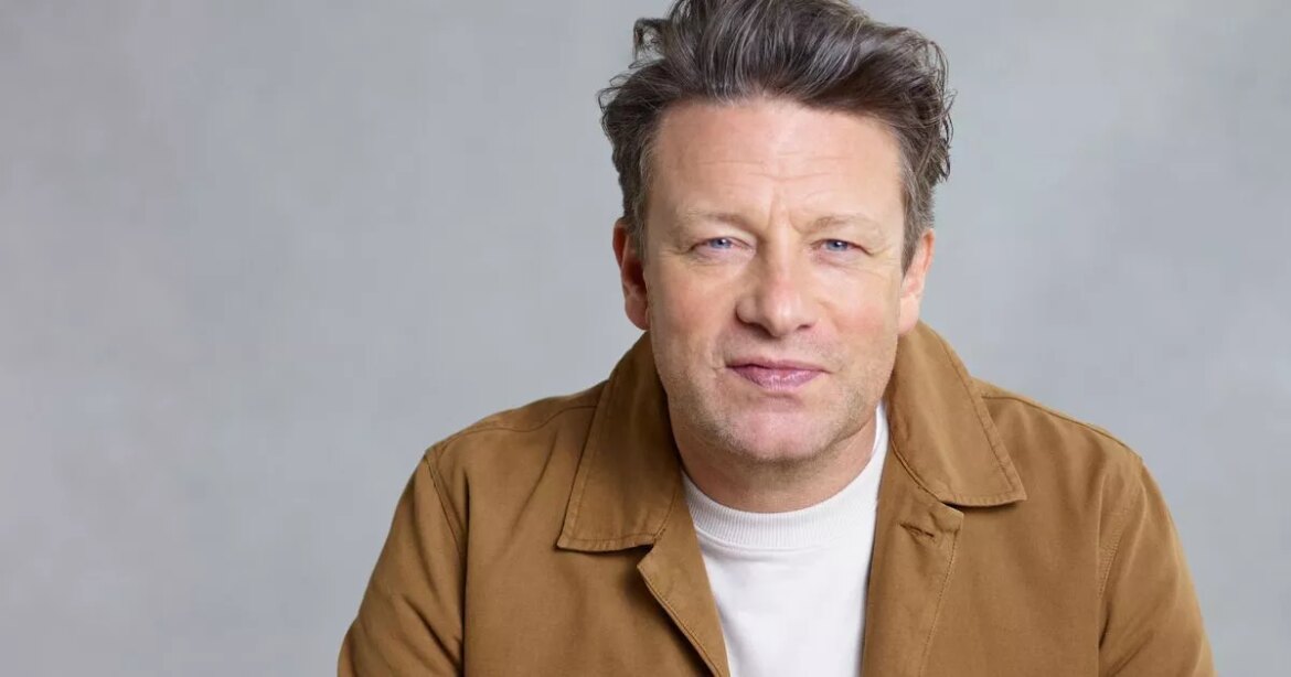 Jamie Oliver’s delicious ‘chopped rainbow salad’ and 2 other nutritious recipes Ipso logo