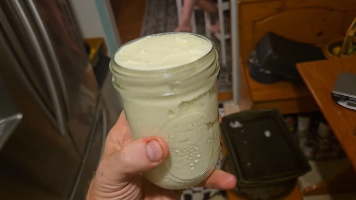 OTR food preppers episode: Homemade traditional Lebanese garlic sauce (Toum).