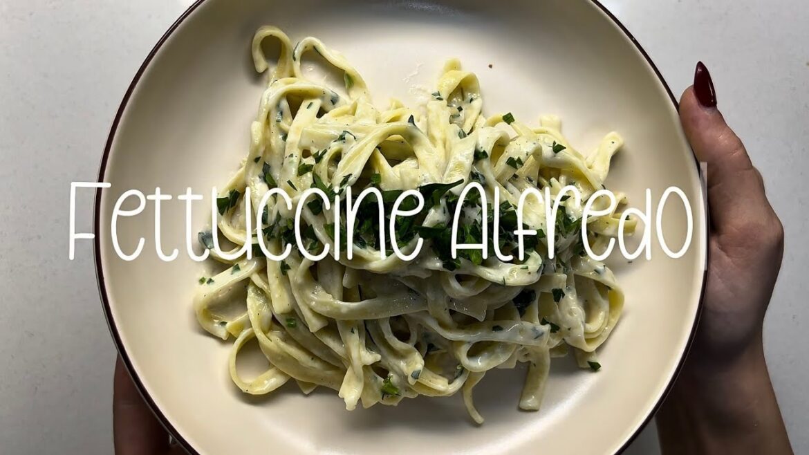 Creamy Fettuccine Alfredo | Easy Pasta Recipe