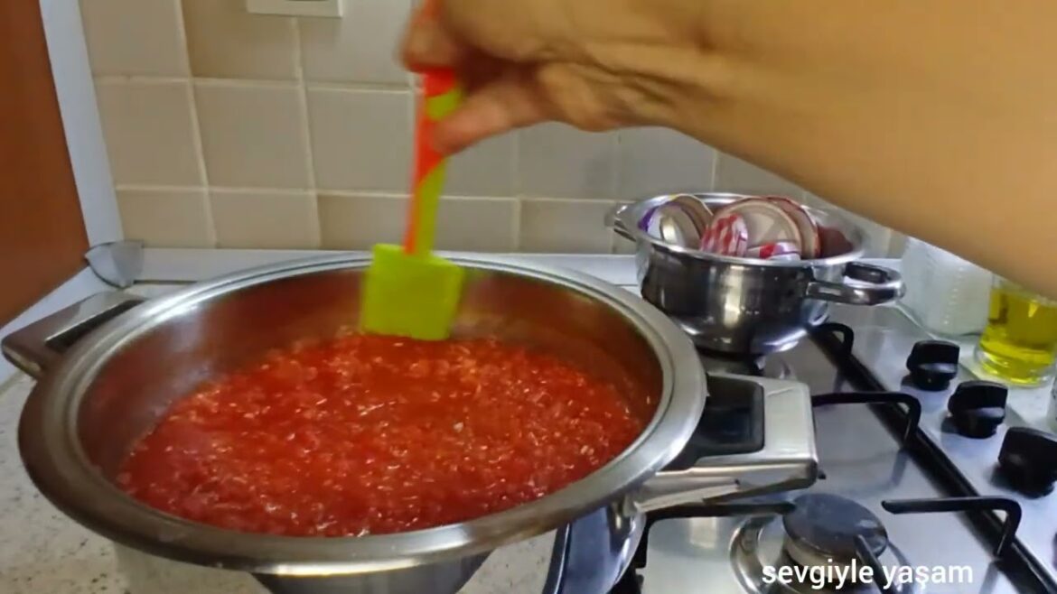 Köz patlıcan ve biber konservesi. İster kahvaltılık ister sos olarak kullan.#patlıcansosu Köz patlıcan ve biber konservesi. İster kahvaltılık ister sos olarak kullan.#patlıcansosu