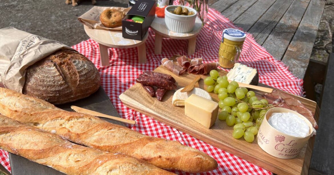 How to assemble the perfect picnic basket for Anchorage