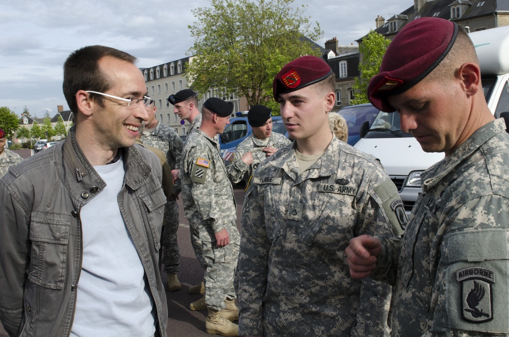 DVIDS – News – French families host American Soldiers during Normandy commemoration French families host American Soldiers during Normandy commemoration