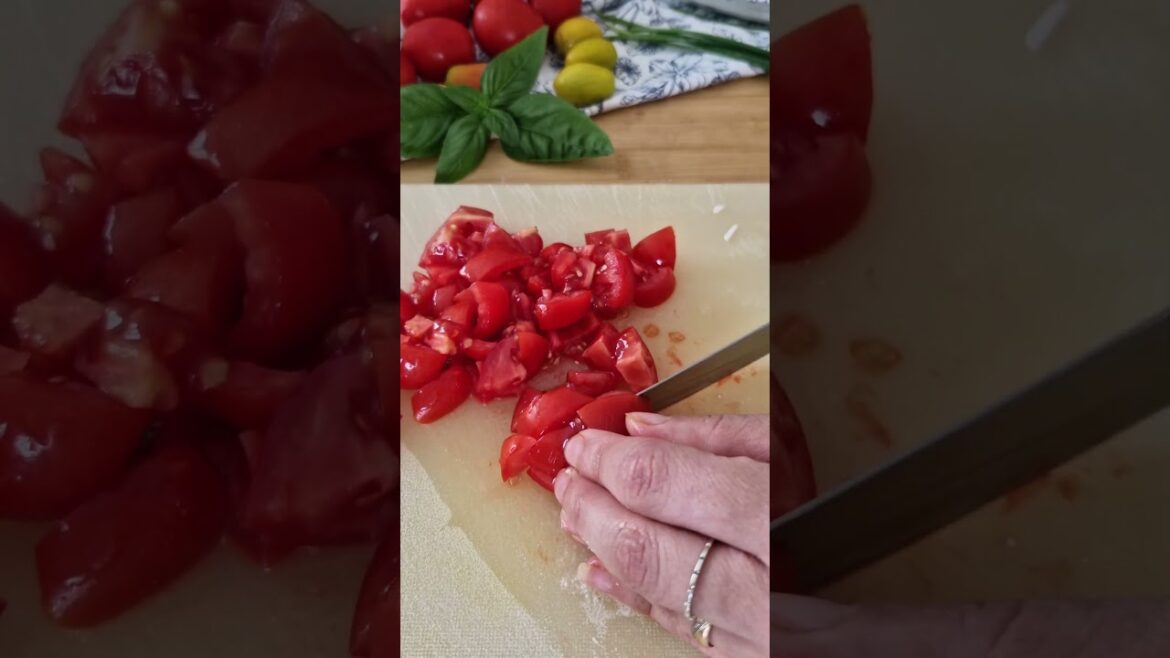 Insalata di farro alla mediterranea: piatto estivo pronto in 5 minuti! #estate #ricetteveloci Insalata di farro alla mediterranea: piatto estivo pronto in 5 minuti! #estate #ricetteveloci