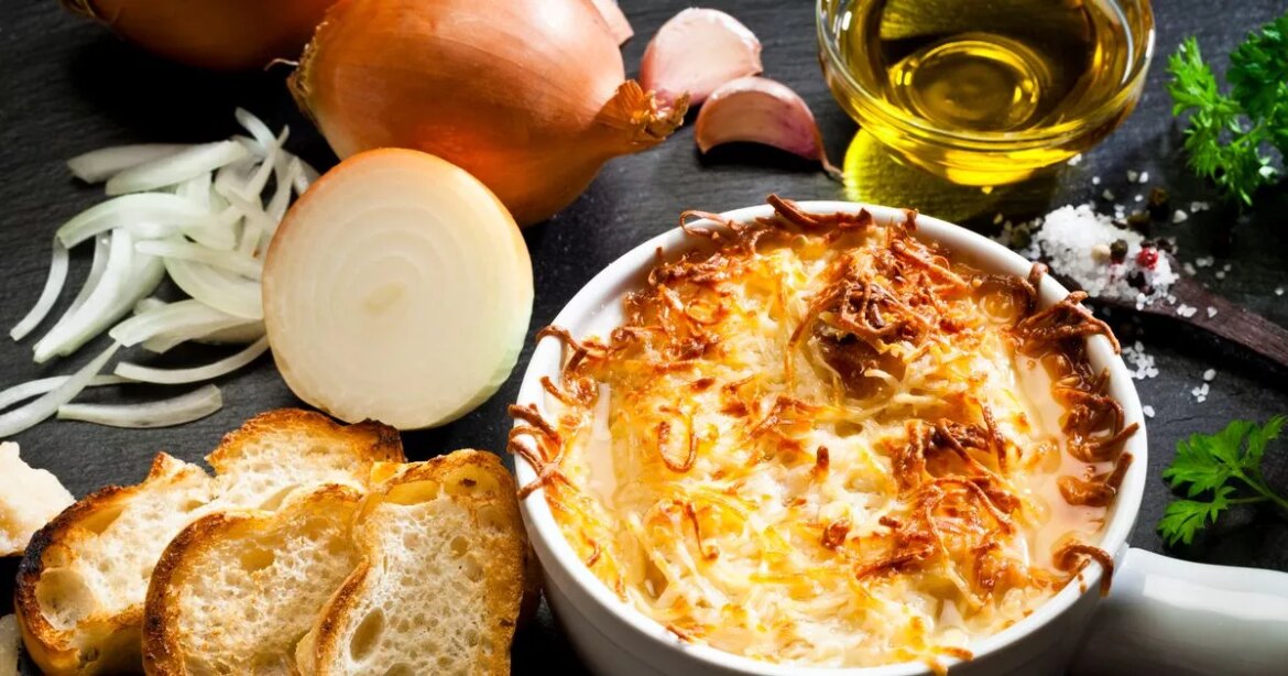 ‘Lazy’ slow cooker French onion soup recipe perfect for autumn nights Ipso logo