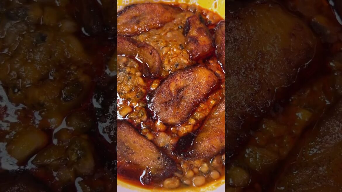 Exploring Local Dishes in Ghana, Gob3. (Beans with Palm Oil, Gari and Fried Plantain) #food