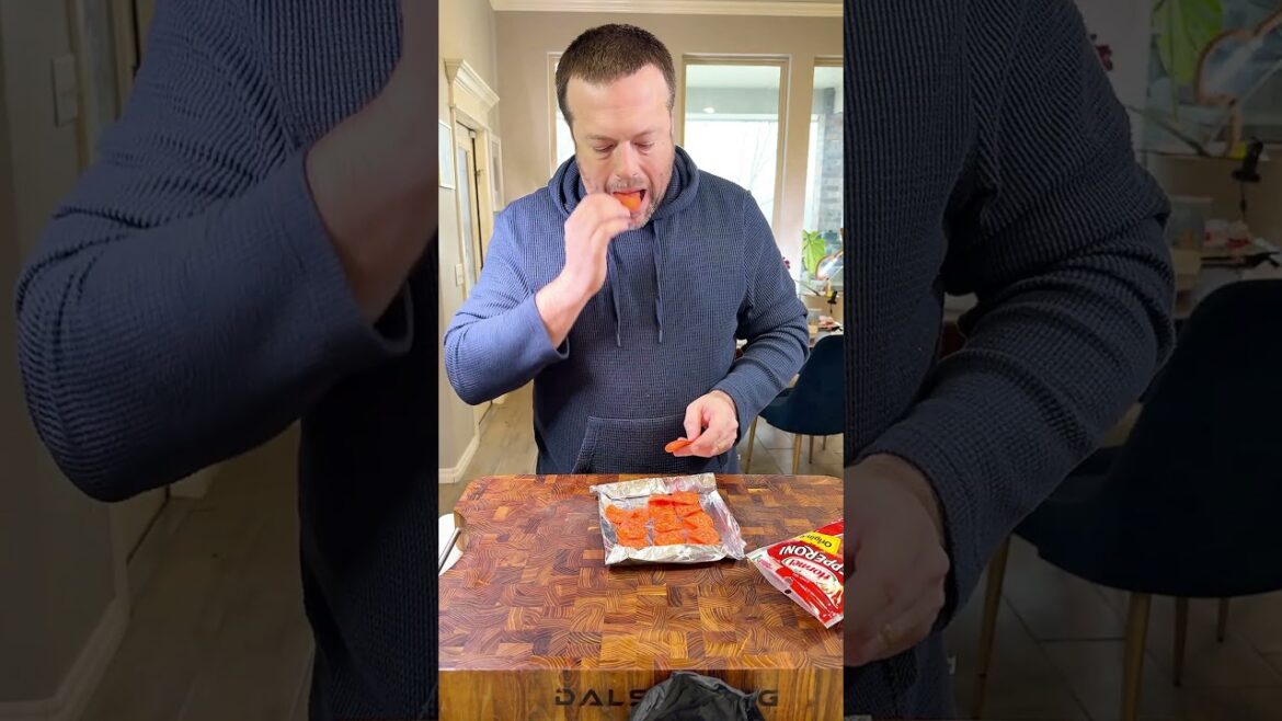 QUICK recipe! Crispy, cheesy Garlic Bread Texas Toast Pizza! QUICK recipe! Crispy, cheesy Garlic Bread Texas Toast Pizza!