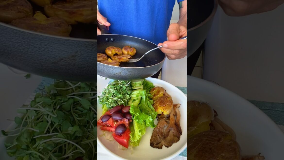 Crispy oyster mushrooms, baby potatoes with tahini #mushrooms #tahini #salad #SoCal