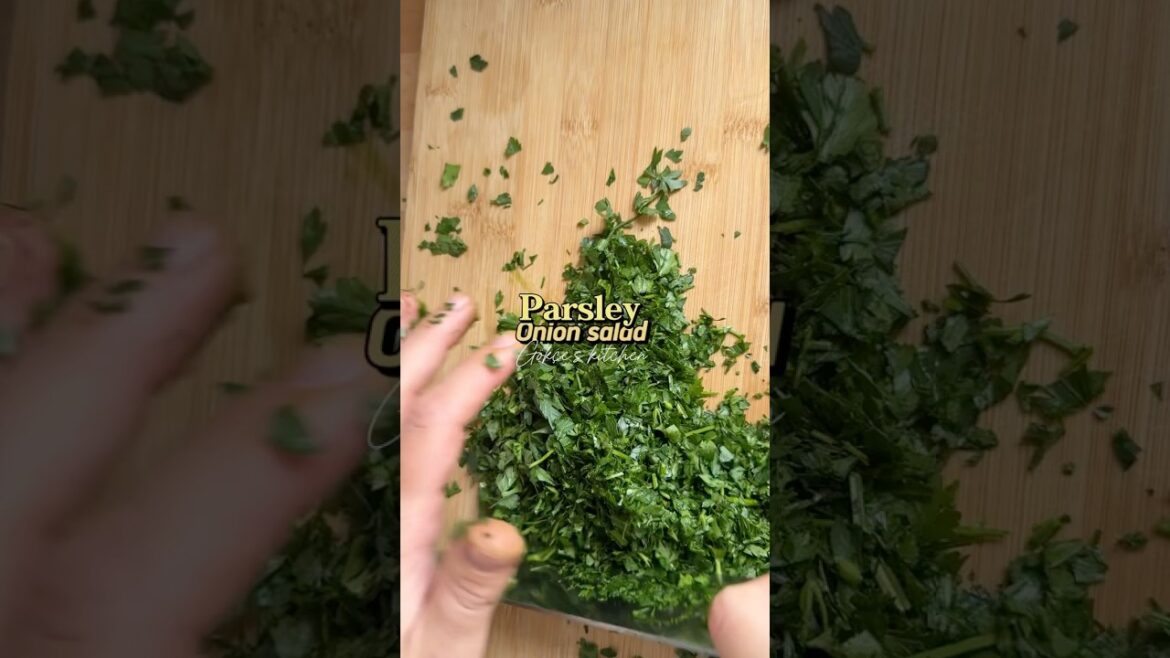 Parsley onion salad .#gokces_kitchen #turkishsalad #mezze #healthyfood #quickrecipes