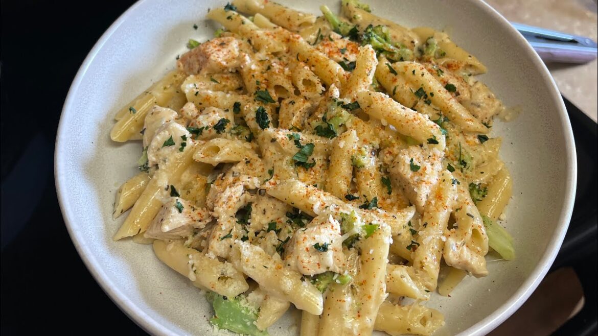 How To Make A Creamy Garlic Parmesan Chicken Pasta