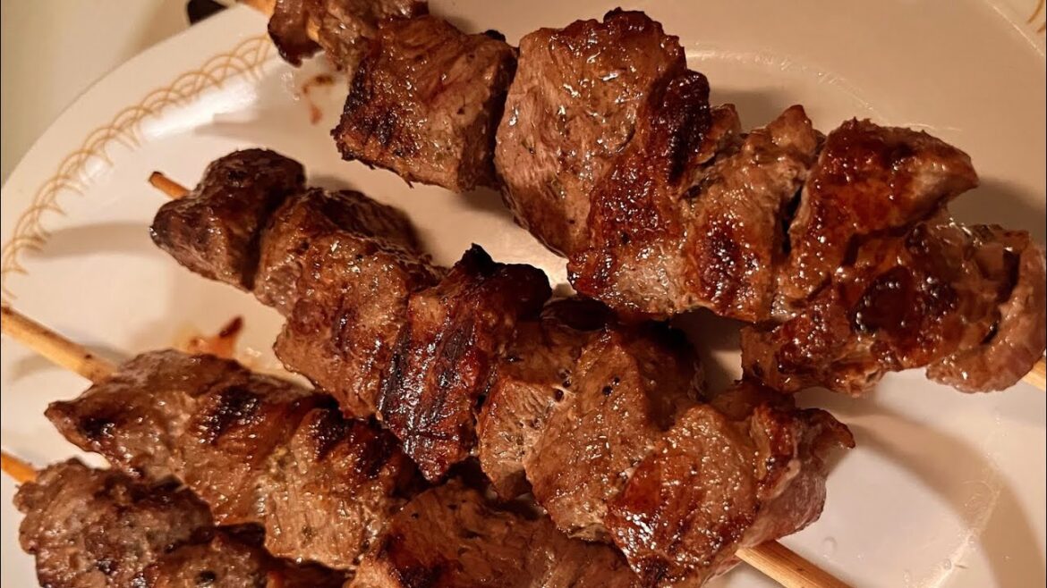Easy Recipe – Souvlaki (Greek Skewered Meat)! Easy Recipe - Souvlaki (Greek Skewered Meat)!