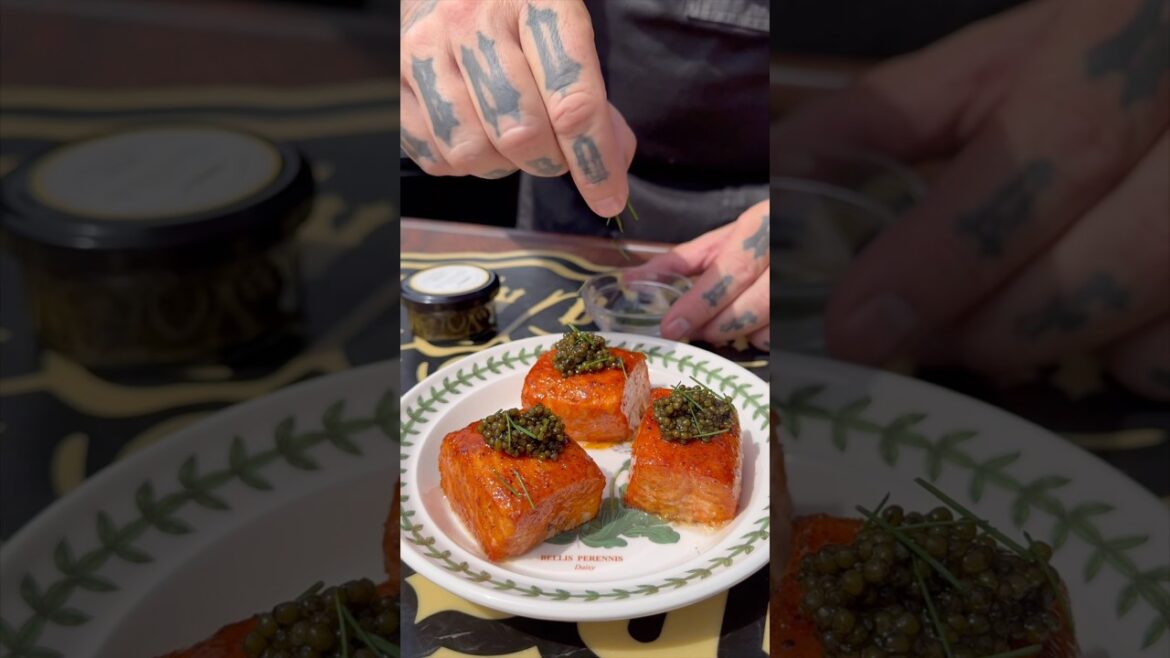 Smoked Salmon Bites with Caviar #salmon #smokedsalmon