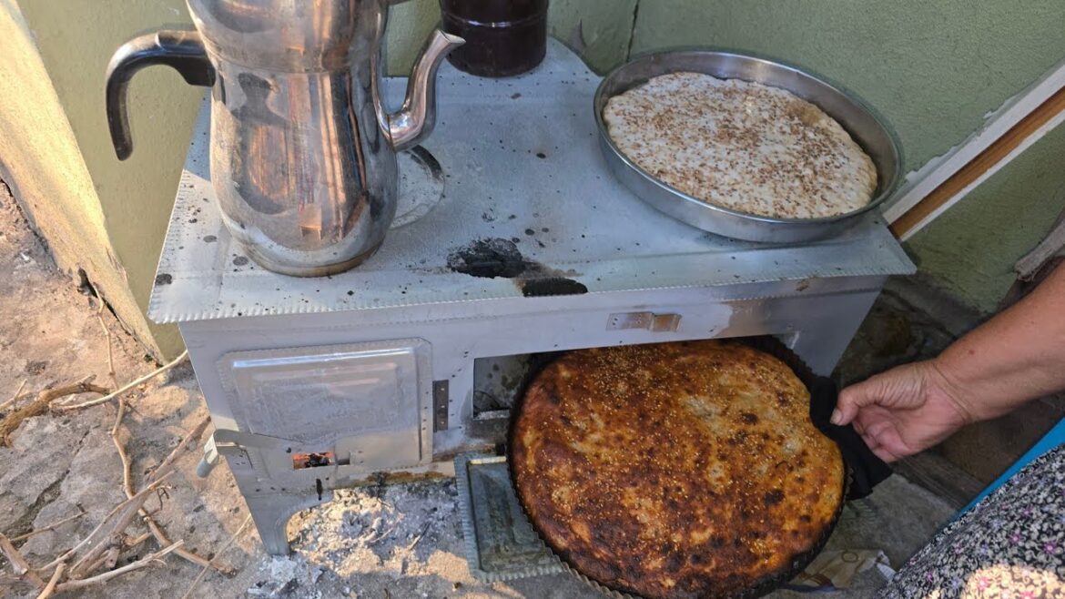 Köy Sobasında Mis Kokulu Çörek Bazlama tarifi | Authentic Turkish Bread in Wood Oven