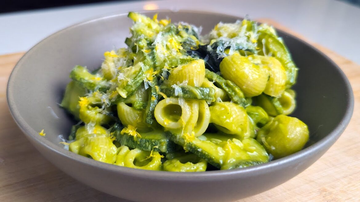 This Zucchini Pasta Sauce is a Zucchini Lover’s DREAM Recipe! This Zucchini Pasta Sauce is a Zucchini Lover's DREAM Recipe!