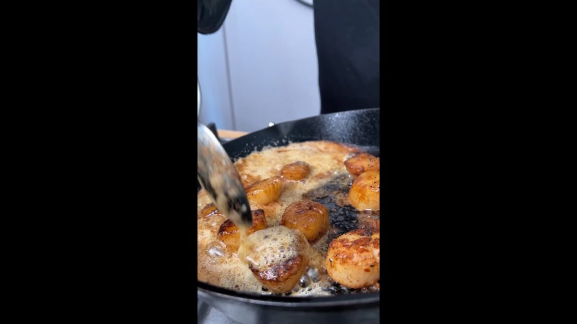 Quick 'n' Easy Pan Seared Scallops!