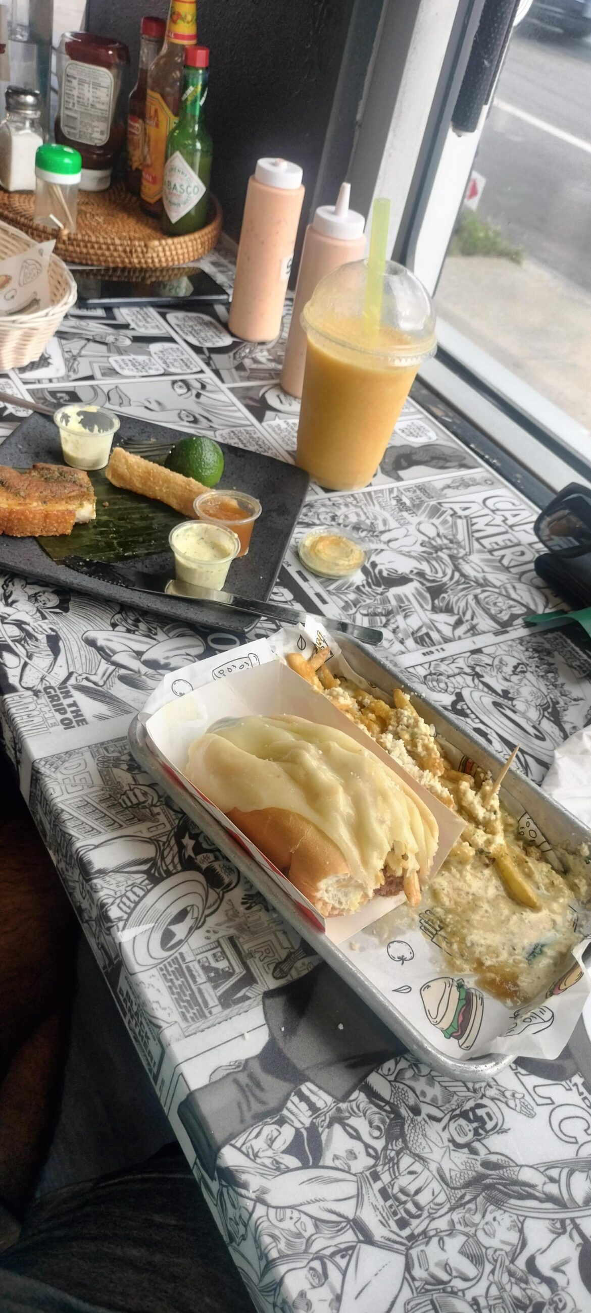 Blowing up my favorite Colombian fast food place (Comixxpress)