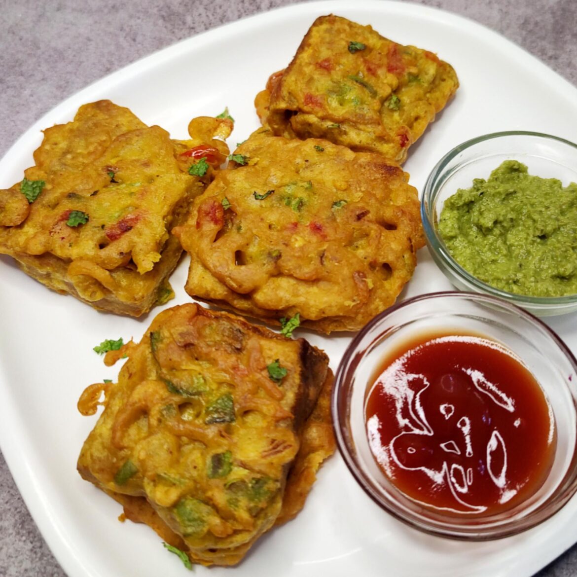 Crispy besan bread toast