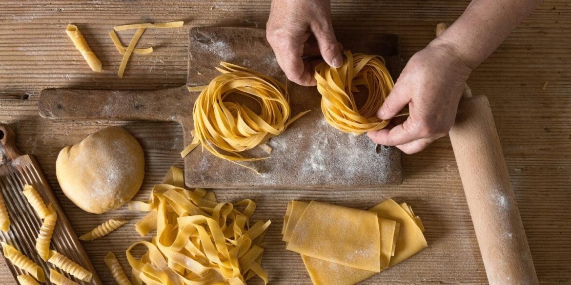 World pasta day: history and curiosity about a symbol of the Mediterranean diet