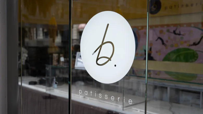 B. Patisserie storefront