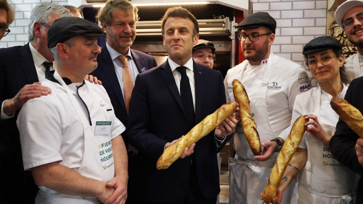 Chefs serve Macron a warning as French shun local restaurants