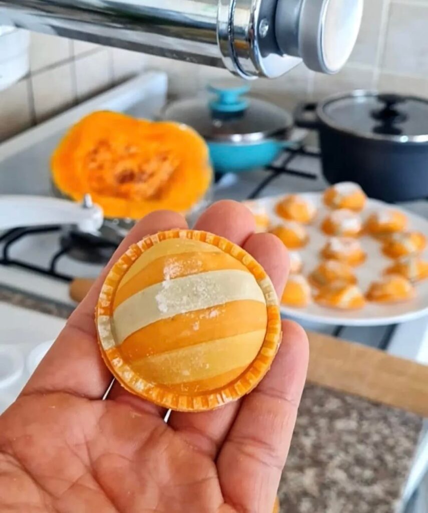 Sorrentinos stuffed with shredded meat and pumpkin with cheese