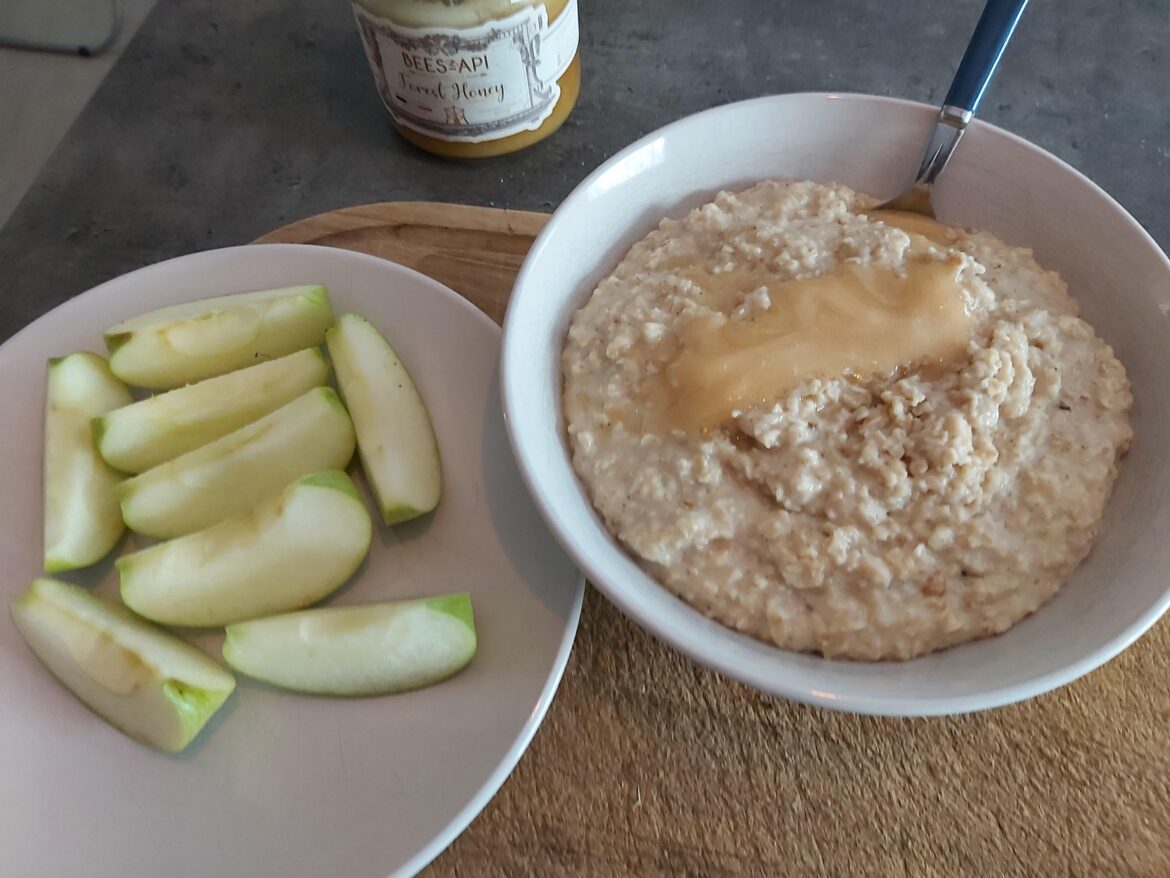 Oatmeal and apple