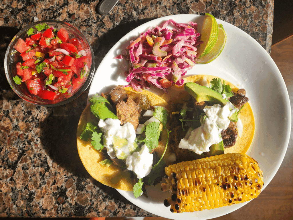 I made tacos Carnitas with pico and red cabbage slaw 😋🌮🌮😋