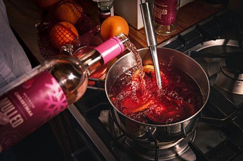 W_CHRISTMAS25_MEDIAEDIT_Rose_Mulled_Wine_HIGHRES-1