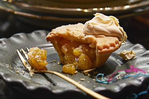 W_CHRISTMAS25_NO.1-4-GOLDEN-MINCE-PIES-WITH-LIMONCELLO_B_HIRES