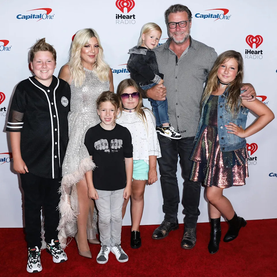 Tori Spelling, Dean McDermott and their five kids