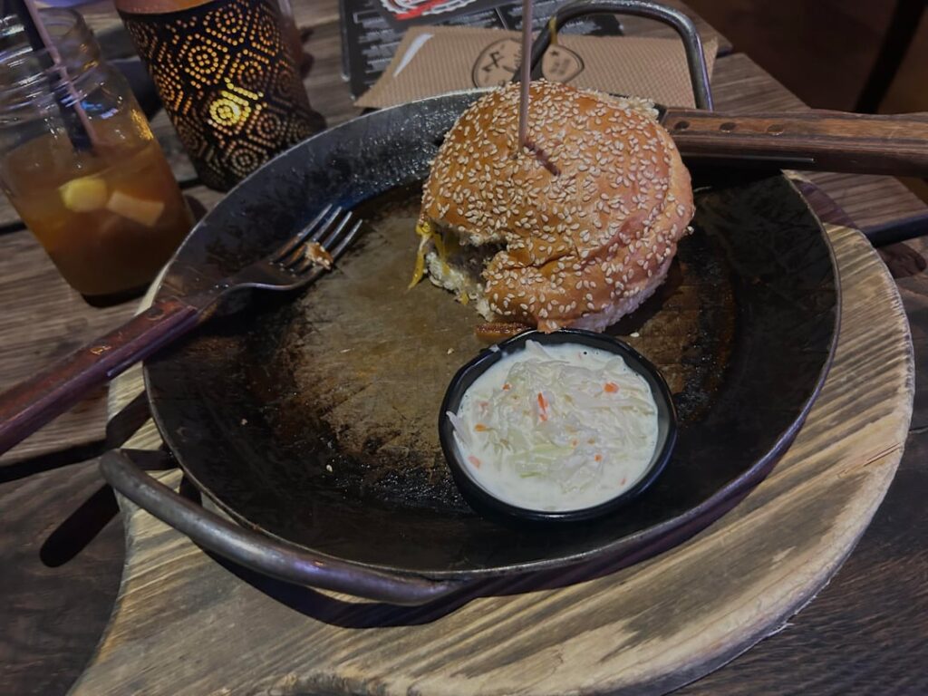 how many calories are in this burger i ate like 95% of it