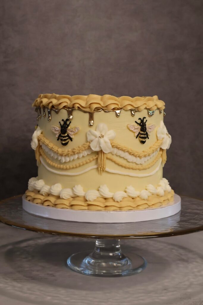 bee birthday cake I made for my friend! 🐝