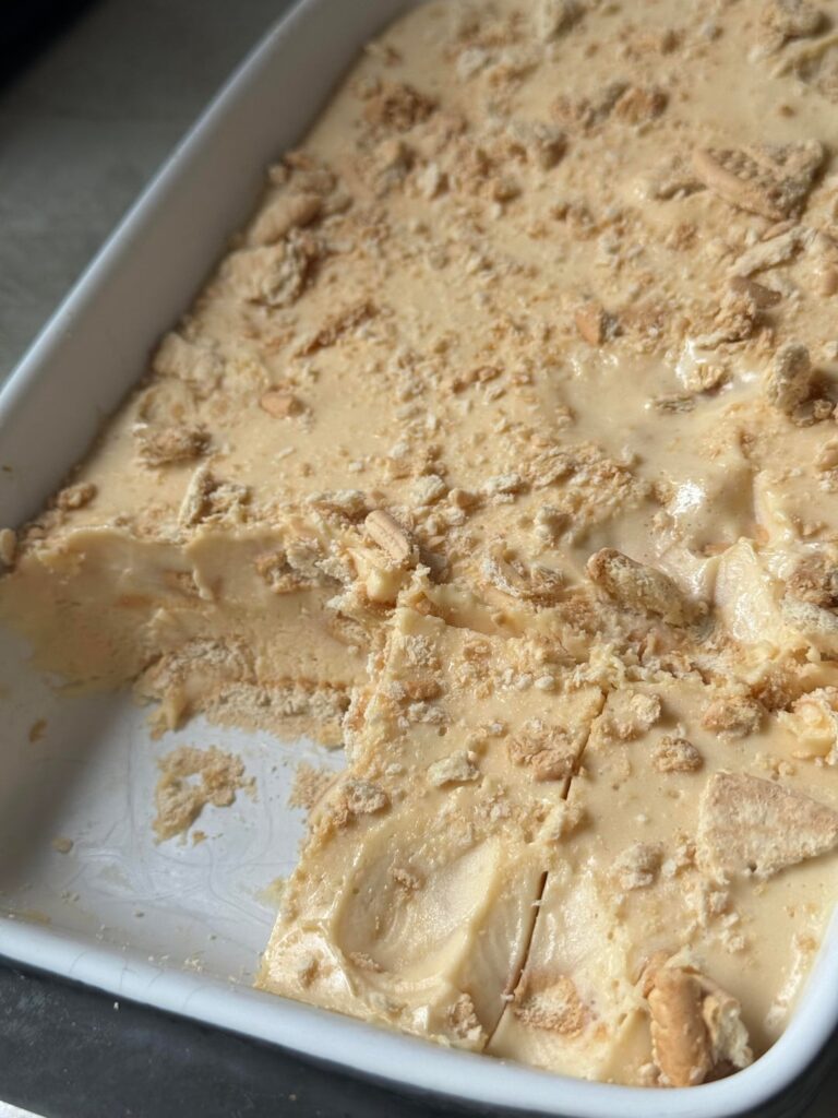 Condensed milk, heavy cream, a few drops of lemon and Maria cookies 💗