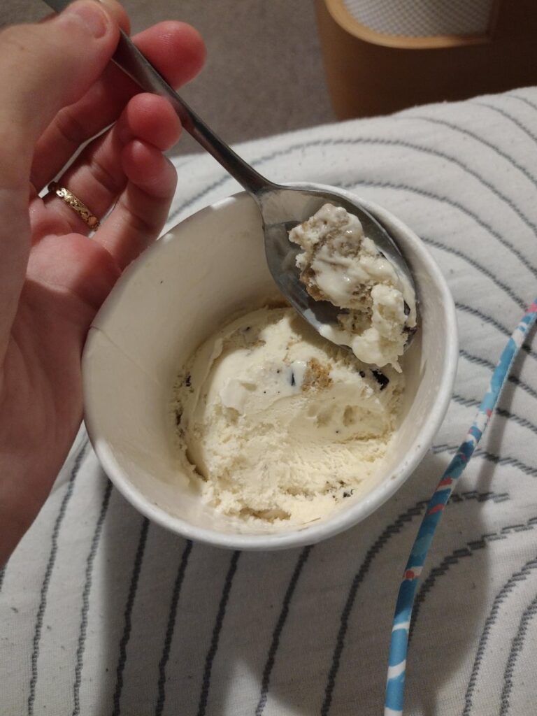 Big cookie chunk in my Häagan-Dazs :D