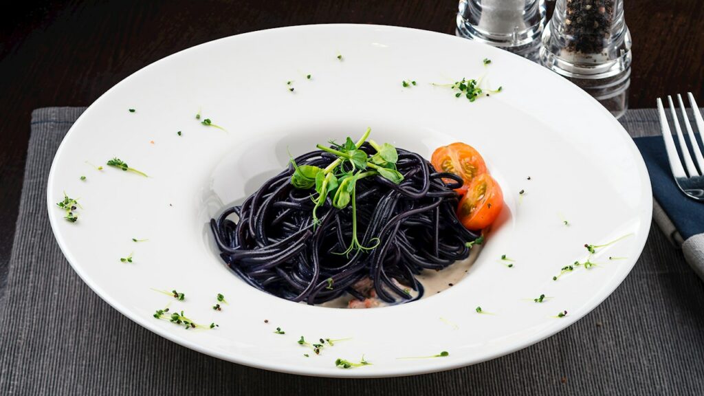 What to eat in Veneto: Spaghetti al nero di seppia