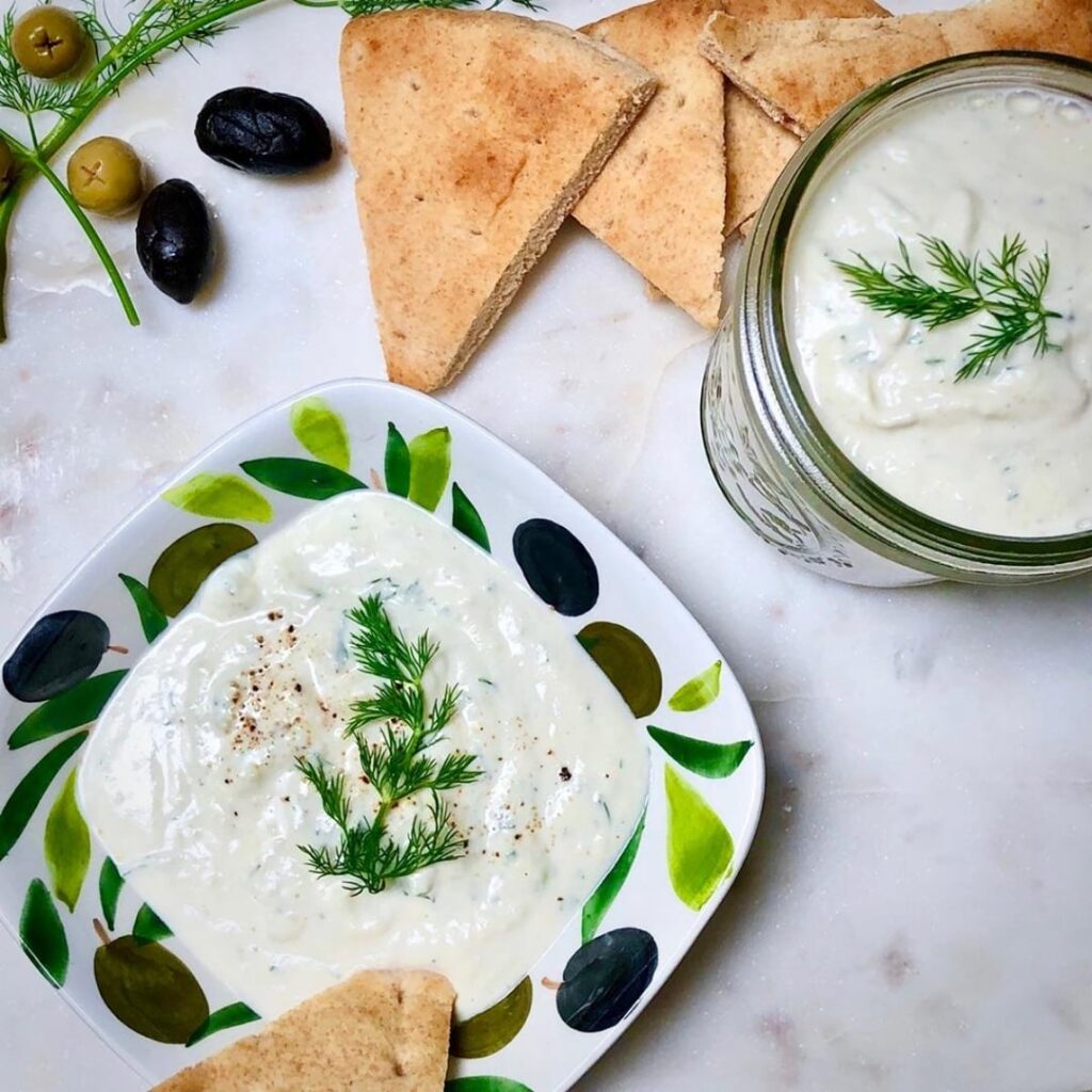 Vegan Tzatziki Sauce 🌱 I can eat it by the spoonful