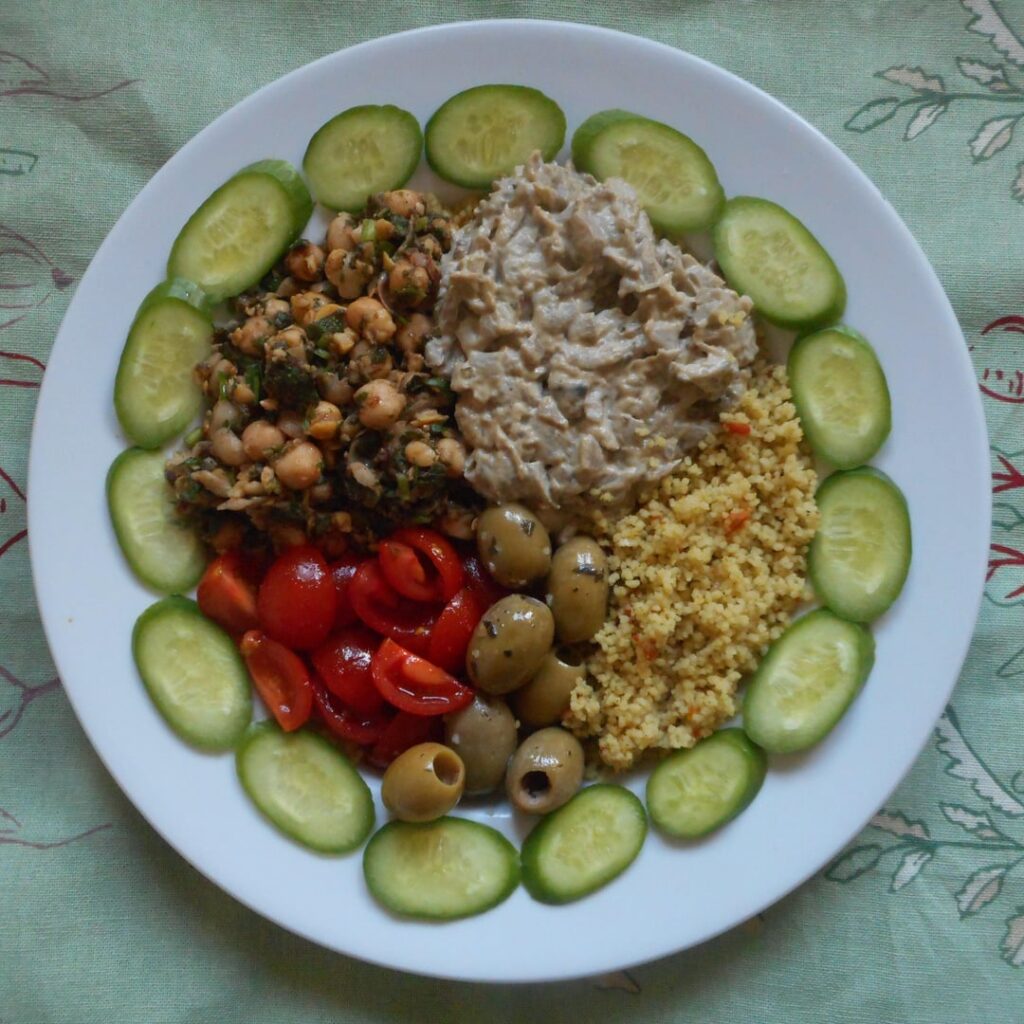 Last week meals: mezzeh plate, no-meatballs soup and potato-carrot curry