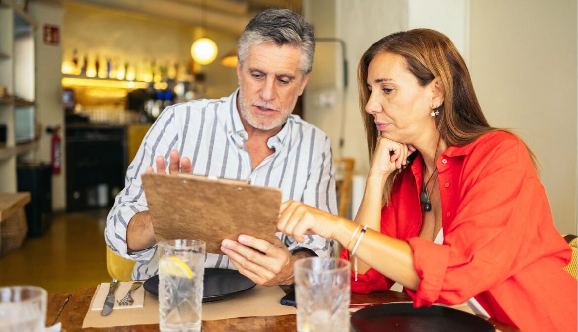 11 Tips to Avoid Food Poisoning When Dining Out