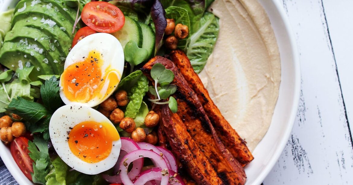 This Mediterranean Breakfast Salad Combines 2 Huge Healthy Eating Trends