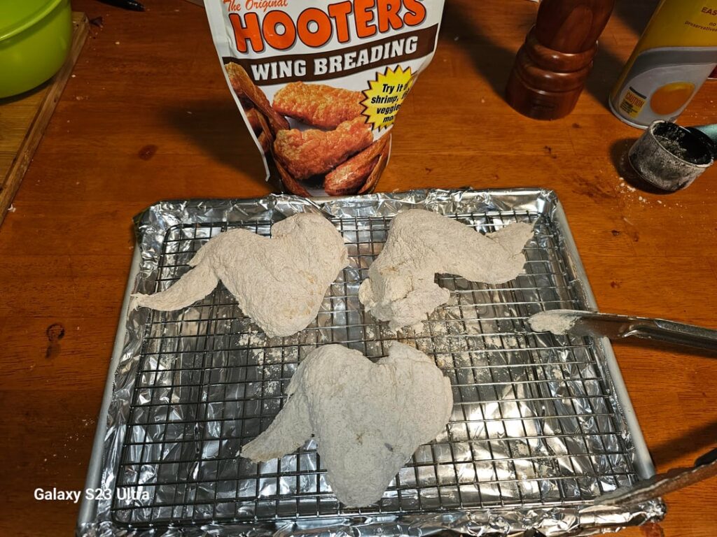 I love Hooter's wings.