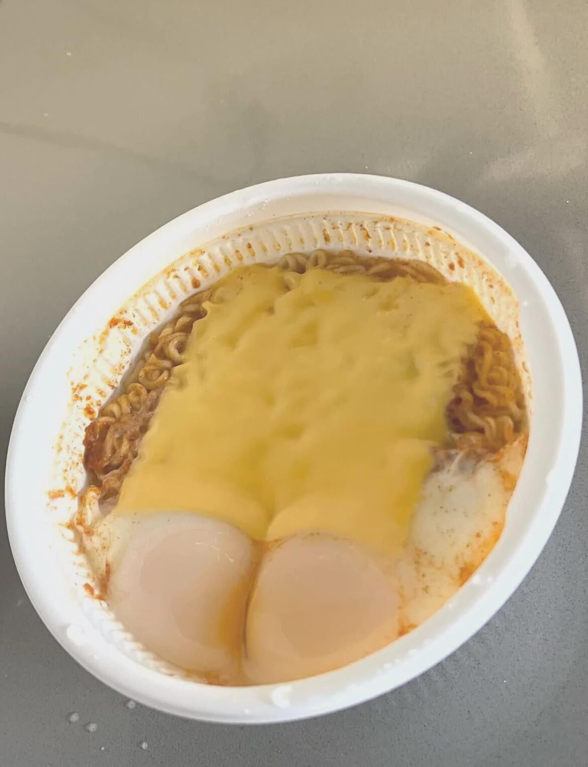 Instant noodle with eggs and cheese