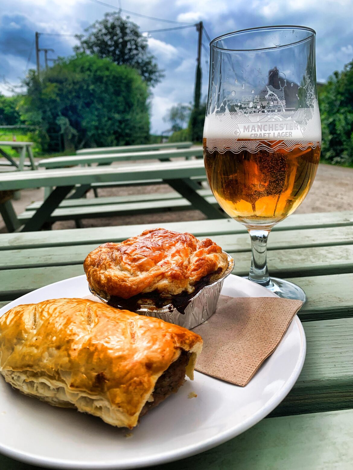 Cheeky little pub pit stop on my 10k hike ☺️