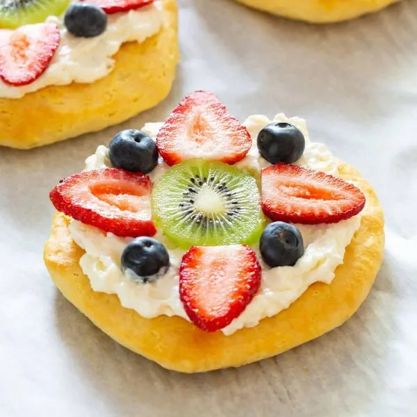 Breakfast Fruit Pizza | Rebecca Firsker