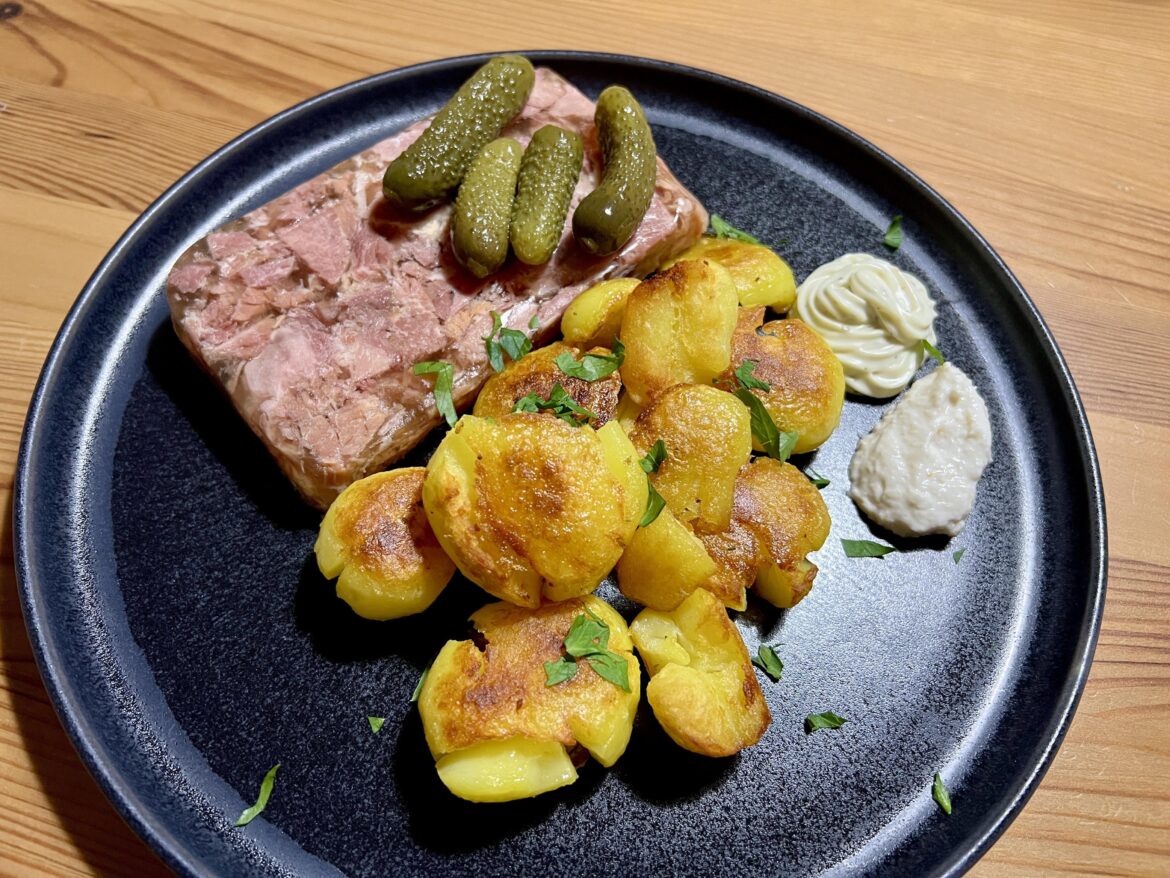 Sülze und Bratkartoffeln
