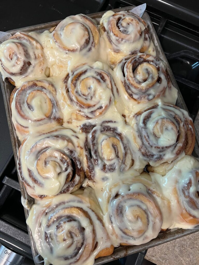 Big, fluffy, gooey cinnamon rolls Big, fluffy, gooey cinnamon rolls